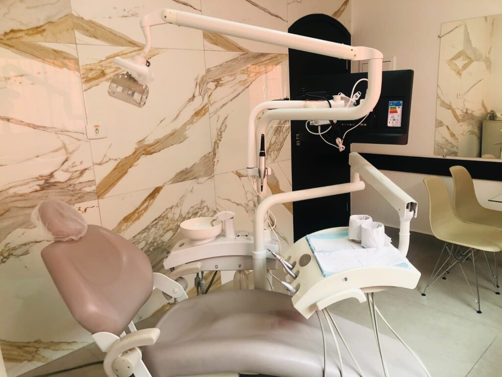 Sala de dentista com check-up digital preventivo em jacareí